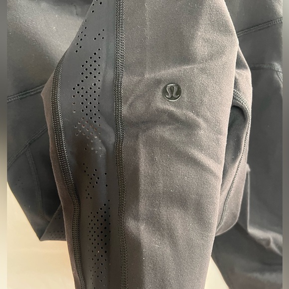 Lululemon High rise leggings with mesh - Picture 3 of 4